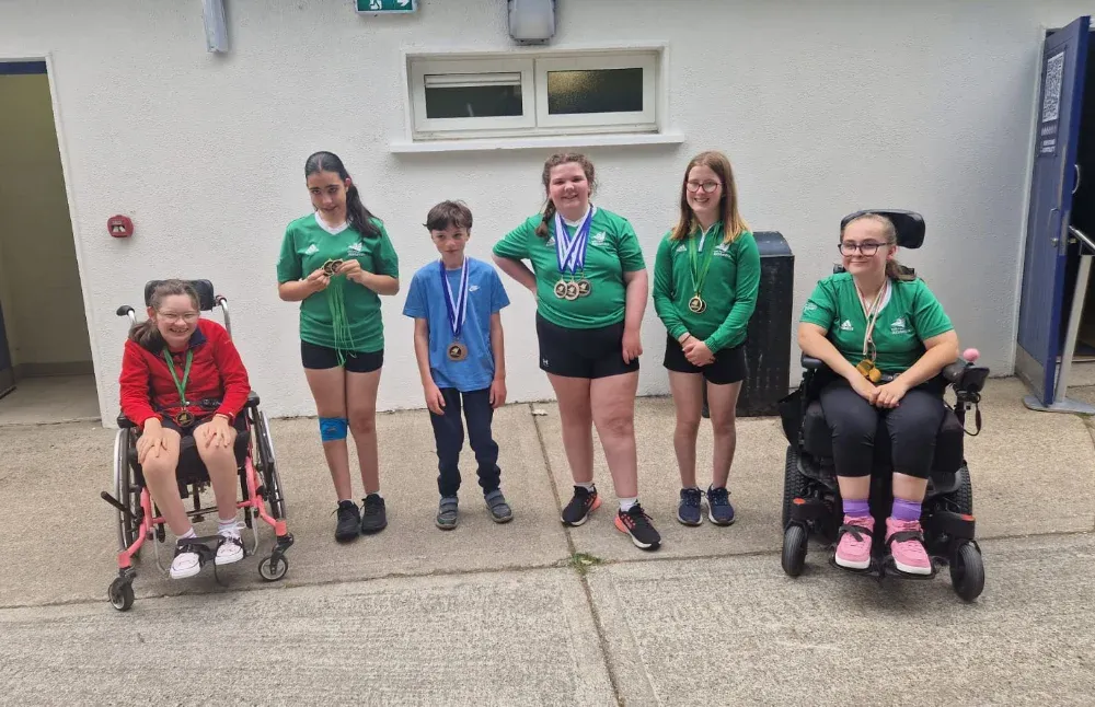 group if para athletics juniors posing with medals